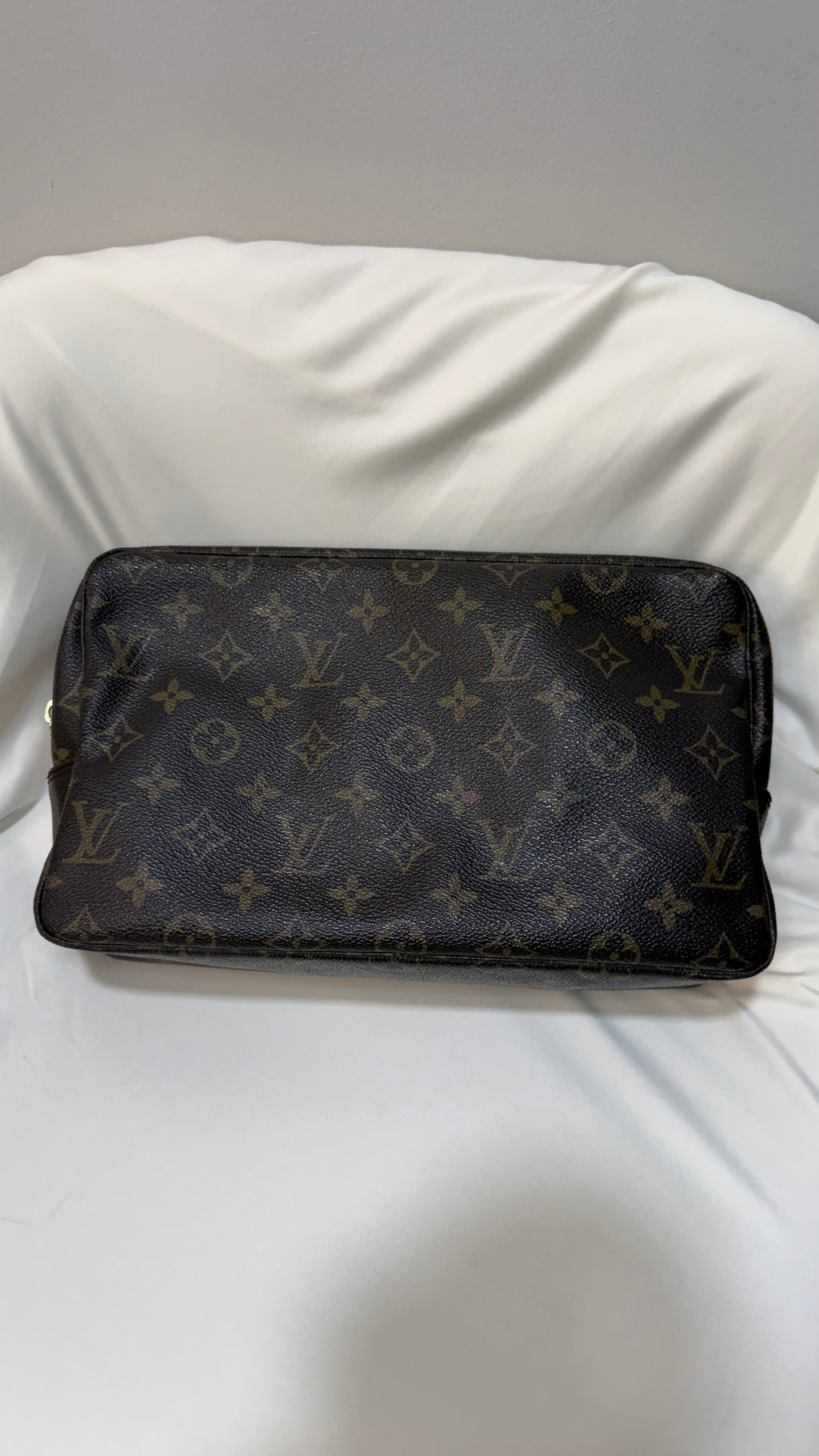 Louis Vuitton Toilette Trousse 28