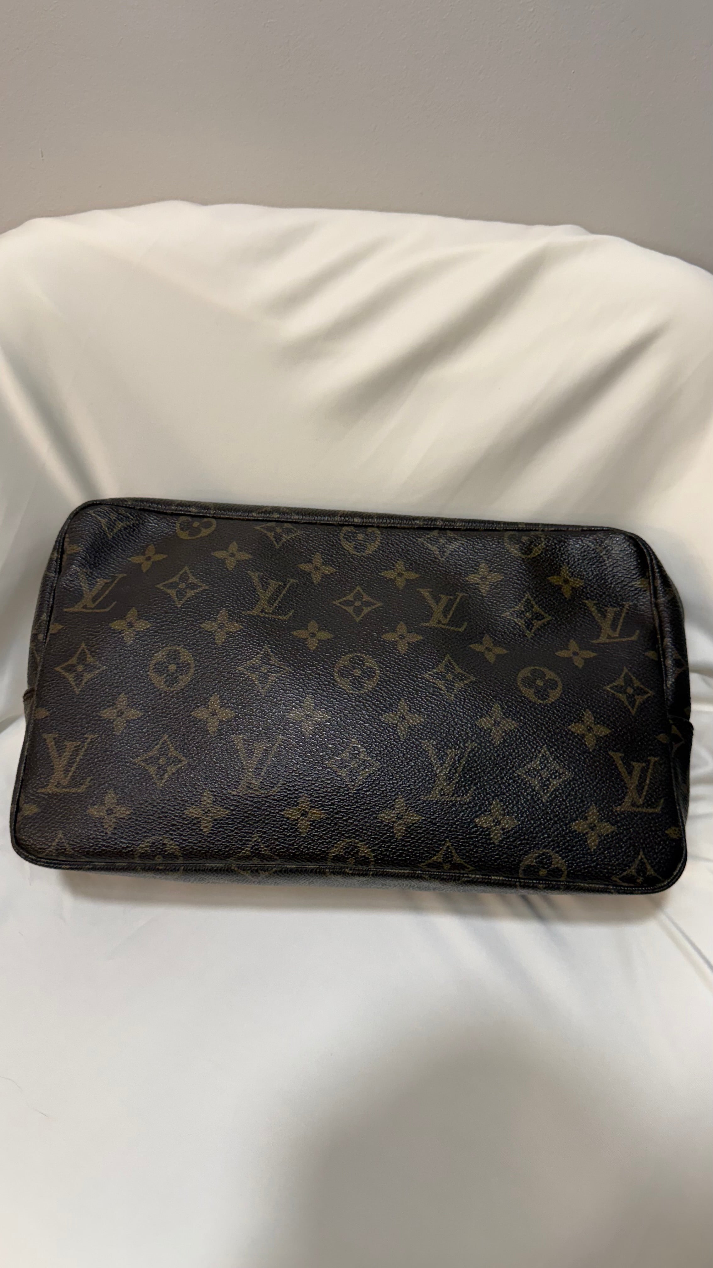 Louis Vuitton Toilette Trousse 28